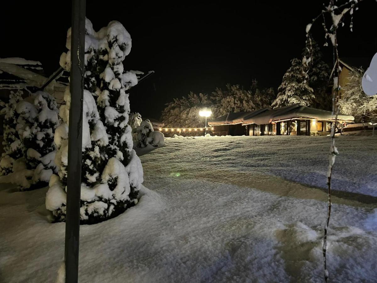 Хотелски Комплекс Саня Aprilzi Exterior foto