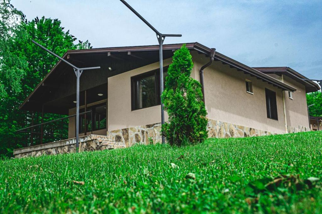 Хотелски Комплекс Саня Aprilzi Exterior foto