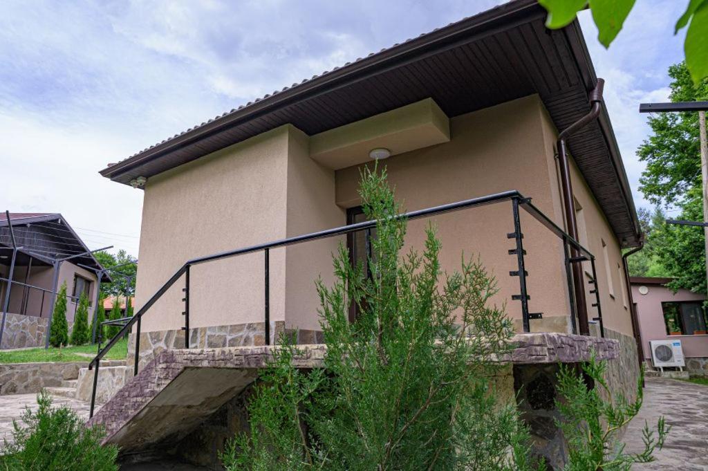 Хотелски Комплекс Саня Aprilzi Exterior foto