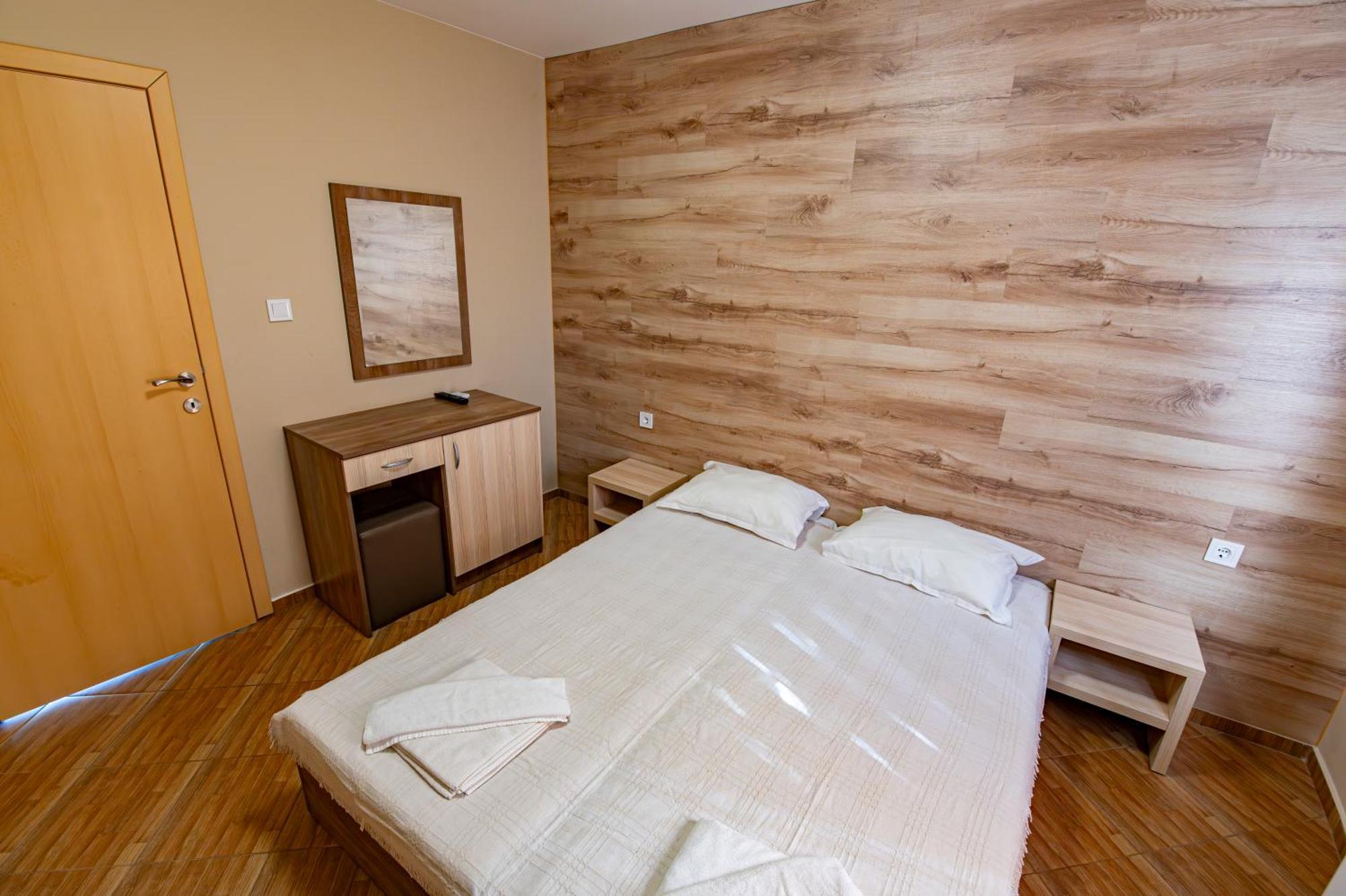 Хотелски Комплекс Саня Aprilzi Exterior foto