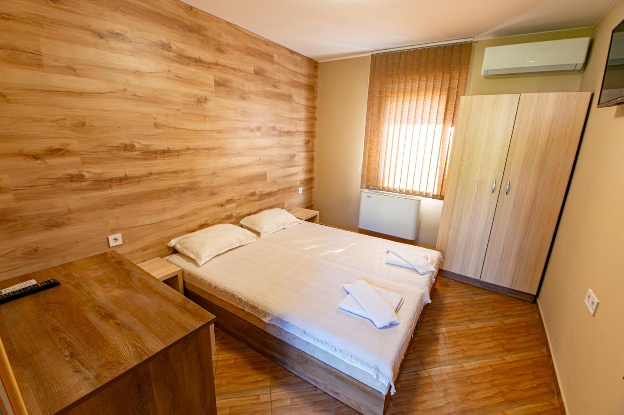 Хотелски Комплекс Саня Aprilzi Exterior foto
